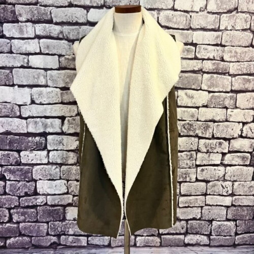 Susina NWT Olive & Ivory Faux Suede Vest W/ Plush Lining Size Medium